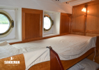 'No 3' twin bunks cabin to port
