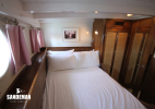 Double guest cabin aft to port