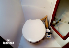 WC/ shower compartment to starboard