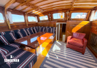 Saloon view forward