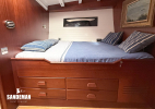 Forward en-suite double guest cabin