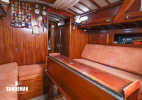 Saloon view forward