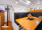 Galley-dinette view aft