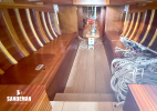Saloon view forward