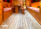 Saloon view forward