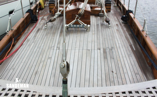 AFT DECK V FWD