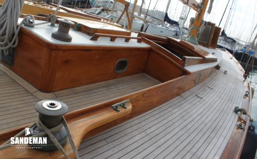 Stbd side deck view fwd