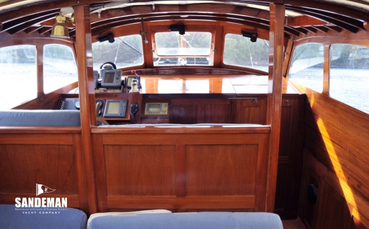 12 Cockpit to bridge