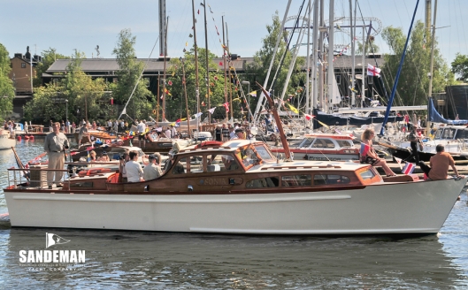 07 Alongside at regatta