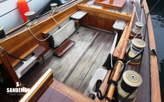 13 COCKPIT AFT