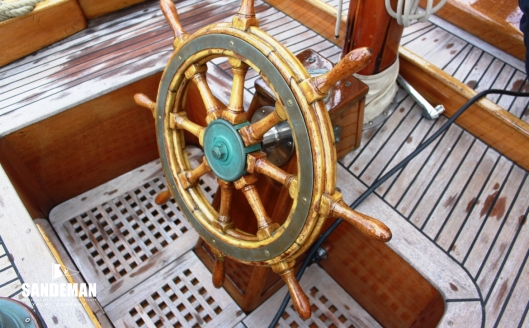 13 STEERING COCKPIT V STBD AFT