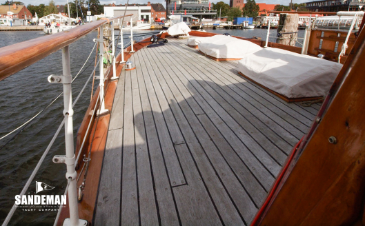 Forward deck view forward