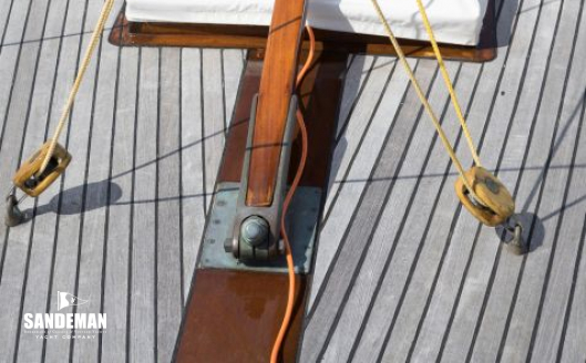 Aft deck and cockpit view fwd