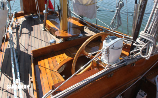 Steering cockpit view aft
