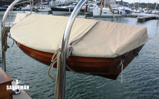 DINGHY IN DAVITS