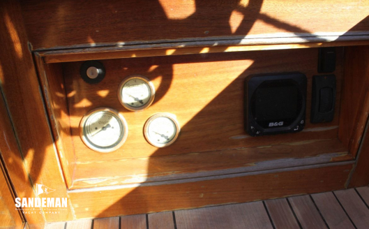 Cockpit engine gauges and Nav repeater 