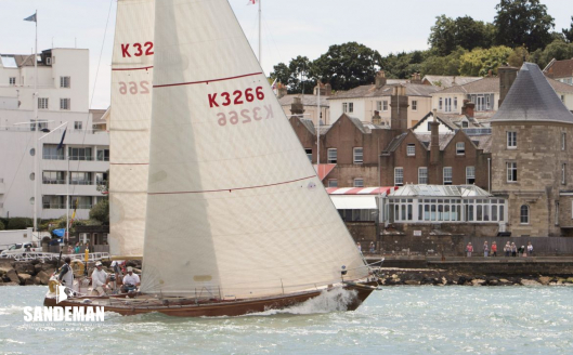 Abeam Royal Yacht Squadron line