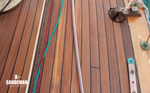 Foredeck view forward