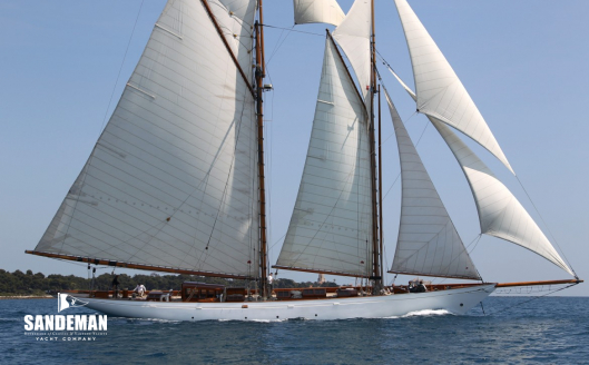 Abeam [Photo: Richard Langdon/ Ocean Images]