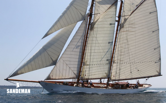 Full and by [Photo: Richard Langdon/ Ocean Images]