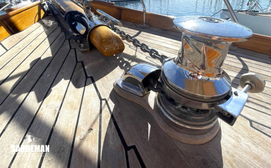 Windlass and foredeck details
