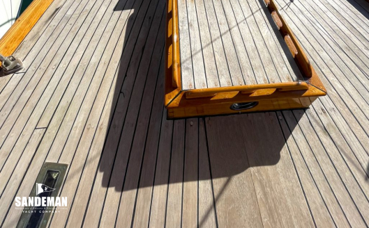 Foredeck view forward