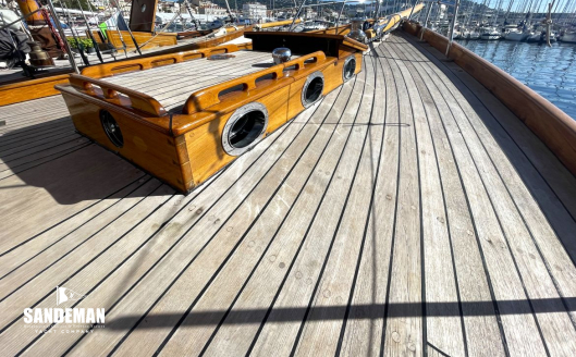 Fore trunk view forward