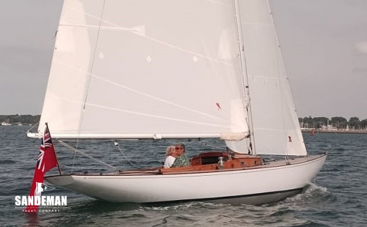 Starboard quarter cruising