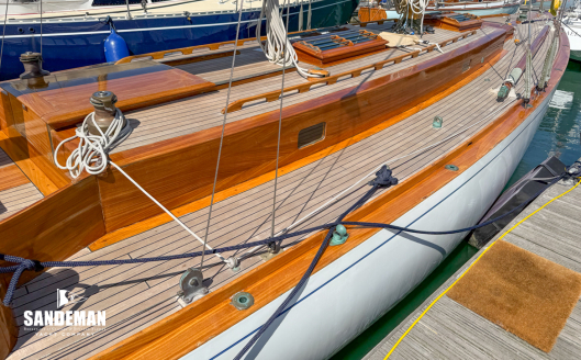 View forward to port over cabin trunk