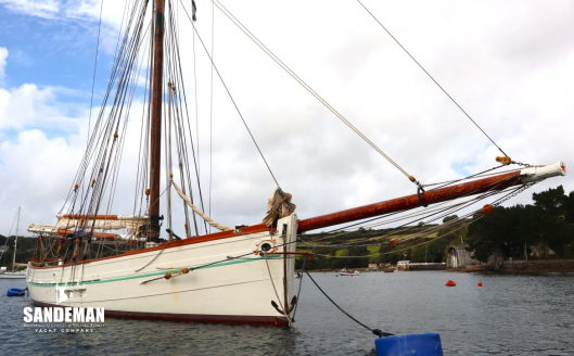 Starboard bow moored