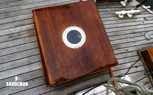 Owner cabin companionway