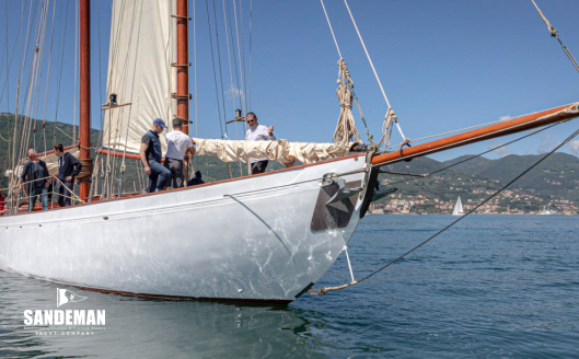 Starboard bow [Photo: Roberto Celi]