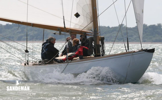 Starboard bow [Photo: Fairlie Yachts]