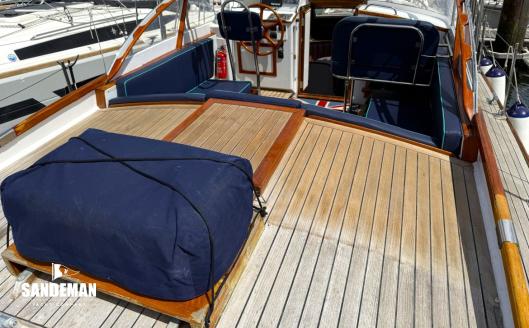 View forward over aft cabin trunk