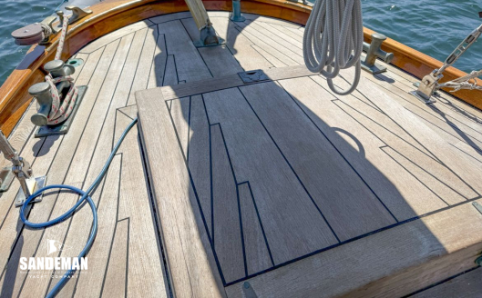 Aft deck and lazarette hatch