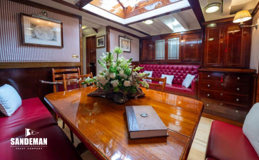 Saloon [Photo: Francesco Rastrelli/ Blue Passion]