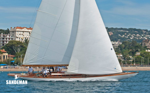 Abeam (as JOUR DE FÊTE) [Photo: James Robinson Taylor]