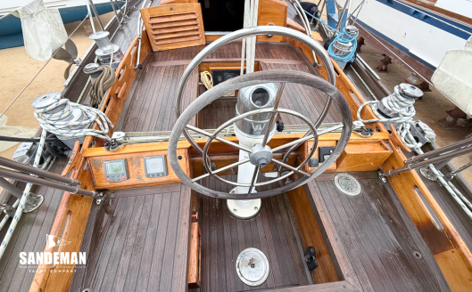 Helm cockpit view forward